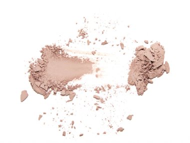 Beyaz arka plan üzerinde izole kırık bej toz