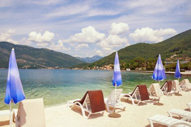 Yaz plaj tatil. Kotor Körfezi (Adriyatik Denizi), Tivat, Karadağ