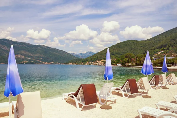 Yaz plaj tatil. Kotor Körfezi (Adriyatik Denizi), Tivat, Karadağ