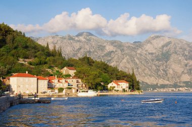 Akdeniz güzel manzara. Karadağ, Kotor Körfezi. Perast antik şehir görünümünü
