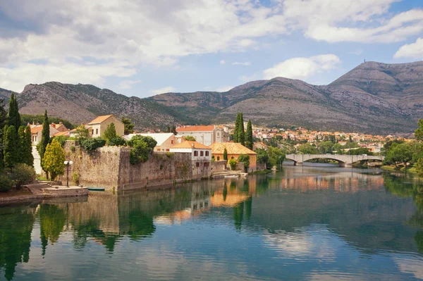 Όμορφο Τοπίο Μια Αρχαία Πόλη Στην Όχθη Του Ποταμού Βοσνία — Φωτογραφία Αρχείου