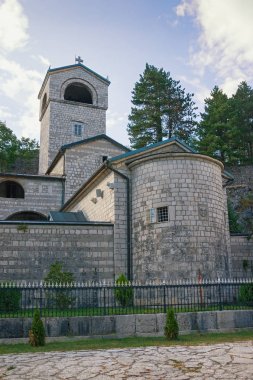Dini mimari. Karadağ. Cetinje Manastırı, Sırp Ortodoks Kilisesi manastır görünümünü