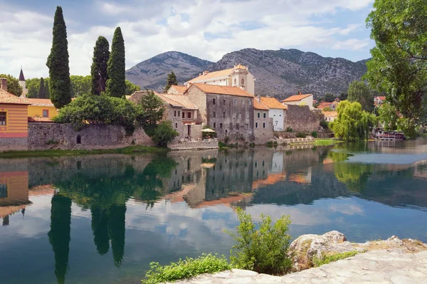 Pintoresca Vista Antigua Ciudad Orilla Del Río Bosnia Herzegovina Río —  Fotos de Stock