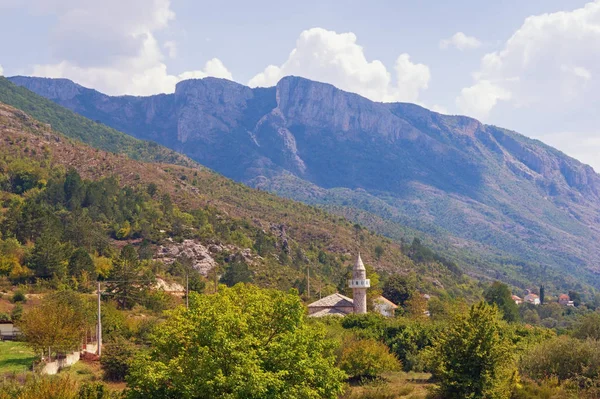 Dağ Manzarası Yaz Zupa Camii Bosna Hersek Trebinje Görünümü — Stok fotoğraf