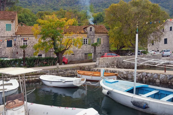 Høstdag Den Lille Middelhavsbyen Montenegro Adriaterhavet Kotorbukta Utsikt Oldtidsbyen Stoliv – stockfoto