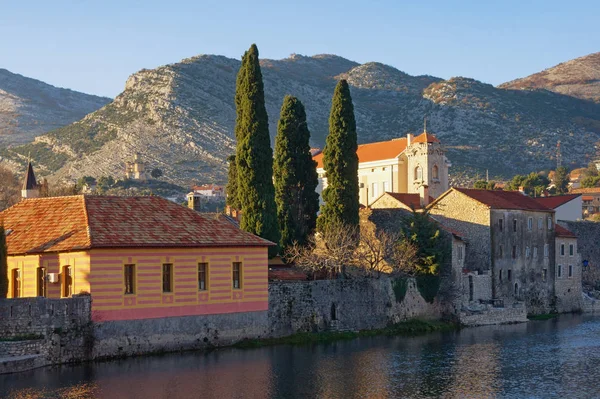 Cidade Antiga Margem Rio Bósnia Herzegovina Vista Cidade Velha Trebinje — Fotografia de Stock