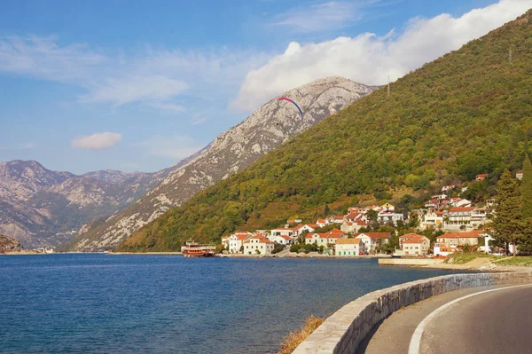 Hermoso Paisaje Mediterráneo Soleado Día Otoño Montenegro Bahía Kotor Estrecho —  Fotos de Stock
