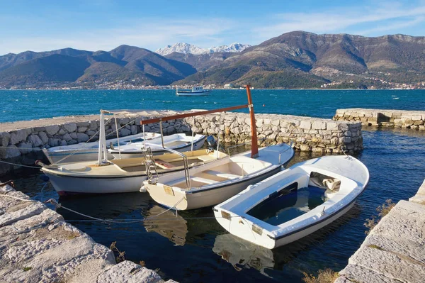 Hermoso Paisaje Mediterráneo Soleado Día Invierno Barcos Pesqueros Puerto Pequeño — Foto de Stock