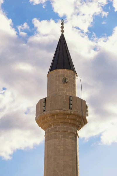 Dini Mimari Cami Minaresi Gökyüzüne Karşı Trebinje Nin Eski Kasabası — Stok fotoğraf