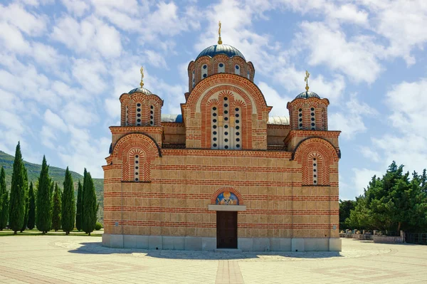 宗教建筑 波斯尼亚和黑塞哥维那 特雷比涅市东正教修道院视图 Hercegovacka Gracanica — 图库照片