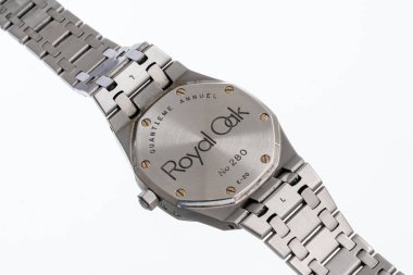 Audemars Piguet Royal Oak 'ın mavi kadranlı otomatik çelik saati. Milan, İtalya, 14 Nisan 2025.