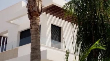 Avuç içli lüks otel