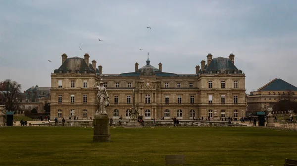 Люксембурзька палац взимку — стокове фото