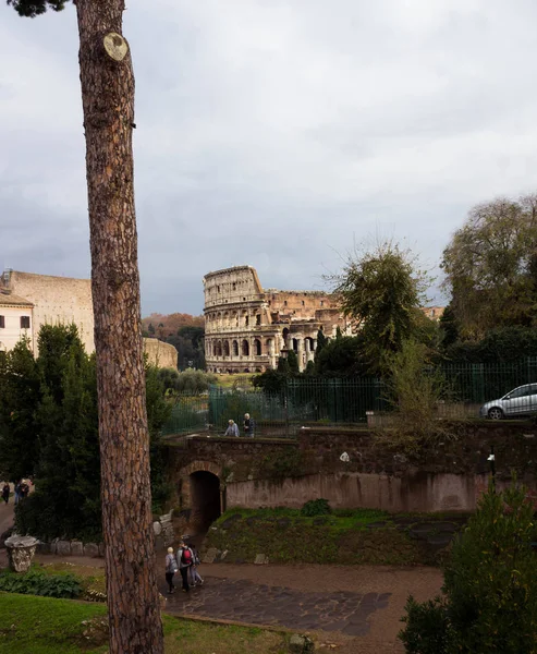 Widok z zewnątrz rzymskiego Koloseum — Zdjęcie stockowe