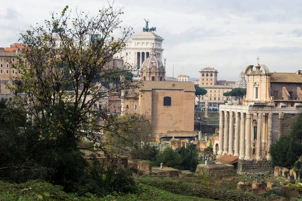 Byggnader av det monumentala centrera av Rome — Stockfoto