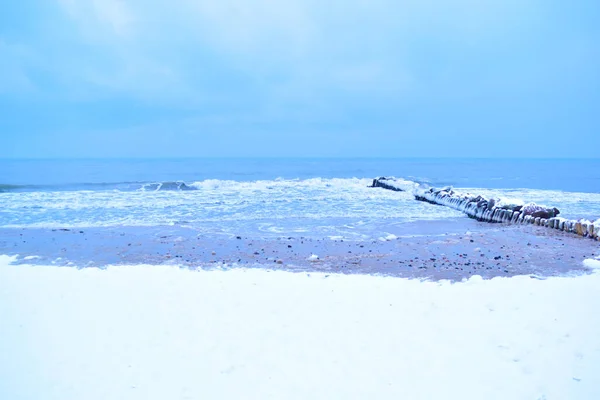 Vista Através Praia Nevada Para Mar Nevoeiro — Fotografia de Stock