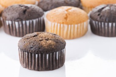 ev yapımı kekler beyaz zemin üzerine izole kapatmak