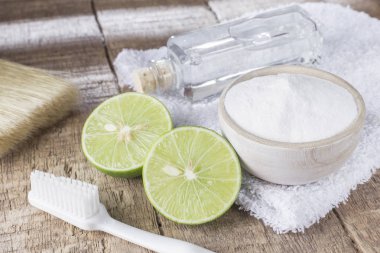Pişirme soda ve limon ahşap tablo