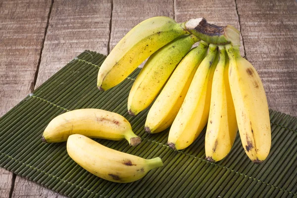 Fruta Plátano Polvo Sobre Mesa Madera Musa Paradisiaca —  Fotos de Stock