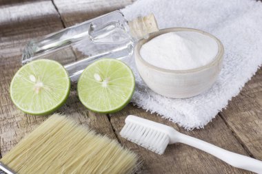 Pişirme soda ve limon ahşap tablo