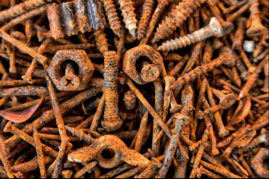 paslı vida ve çivi yukarıda da görüleceği yığını