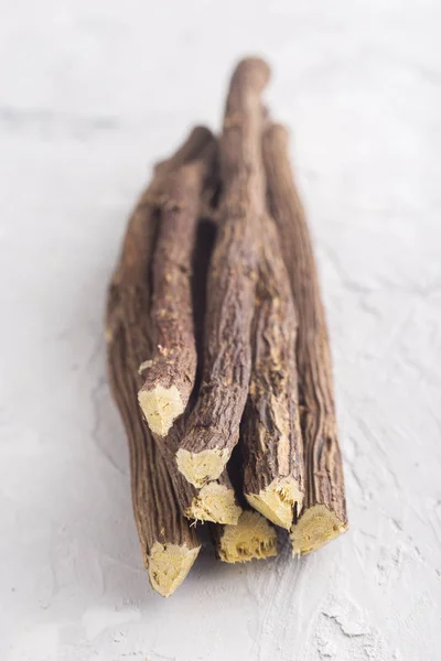 Trozos Raíz Regaliz Sobre Mesa Glycyrrhiza Glabra — Foto de Stock