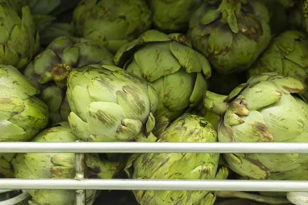 Alcachofras Prateleira Supermercado Exibido Para Venda — Fotografia de Stock