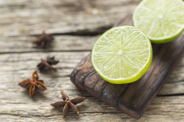 Limón Anís Sobre Mesa — Foto de Stock