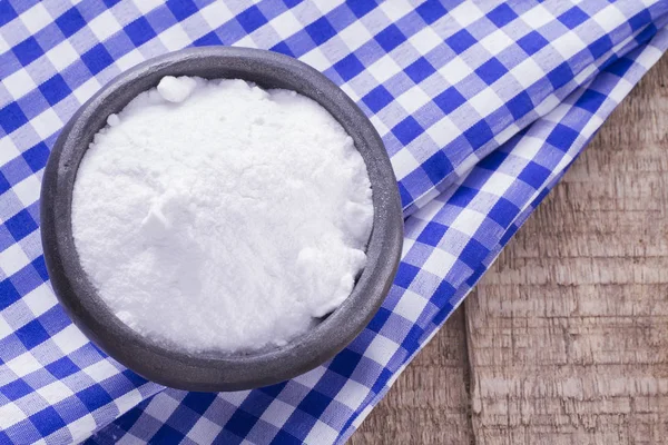 Baking soda di atas meja, untuk membersihkan dan desinfeksi — Stok Foto