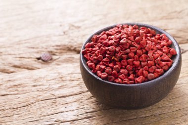 tahıl ve annatto toz