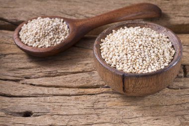 Kabın içinde Quinoa tohumları