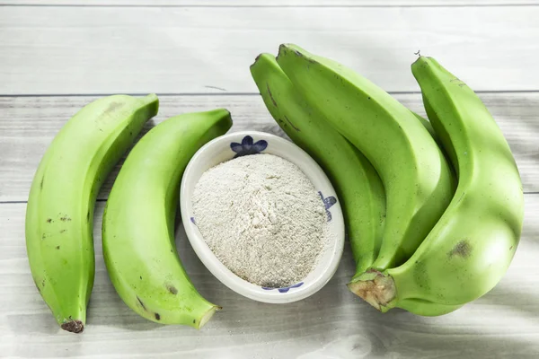 Tepung pisang hijau di atas meja — Stok Foto