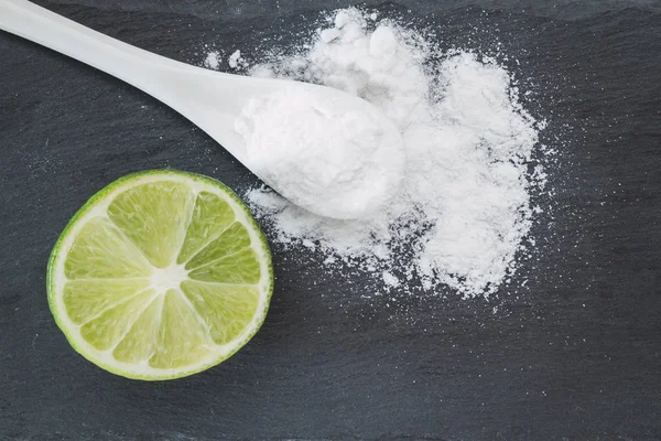Bicarbonato de sodio y limón — Foto de Stock