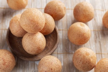 Masada börekler, tipik Kolombiya yemekleri, yakın plan görüntü.