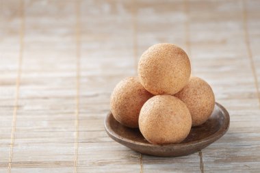 Masada börekler, tipik Kolombiya yemekleri, yakın plan görüntü.