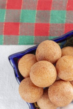 Masada börekler, tipik Kolombiya yemekleri, yakın plan görüntü.