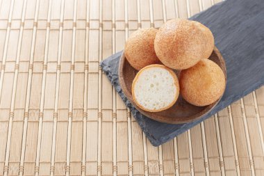 Masada börekler, tipik Kolombiya yemekleri, yakın plan görüntü.