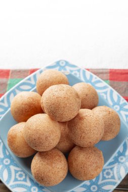 Masada börekler, tipik Kolombiya yemekleri, yakın plan görüntü.