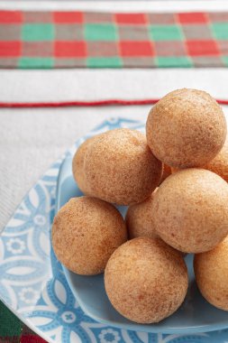 Masada börekler, tipik Kolombiya yemekleri, yakın plan görüntü.