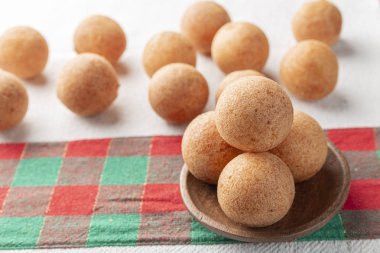 Masada börekler, tipik Kolombiya yemekleri, yakın plan görüntü.