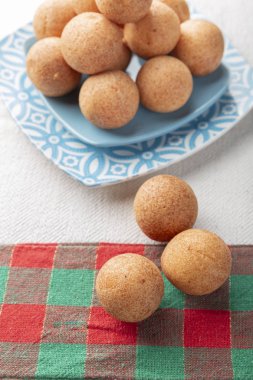 Masada börekler, tipik Kolombiya yemekleri, yakın plan görüntü.