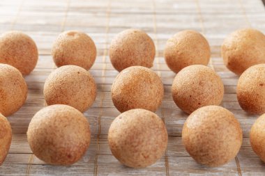 Masada börekler, tipik Kolombiya yemekleri, yakın plan görüntü.