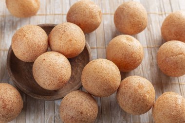 Masada börekler, tipik Kolombiya yemekleri, yakın plan görüntü.