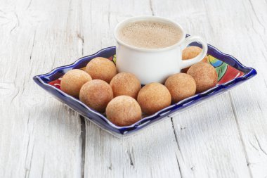 Masada börekler, tipik Kolombiya yemekleri, yakın plan görüntü.