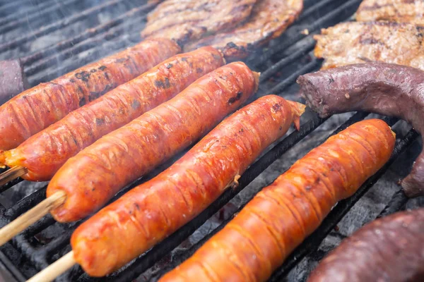 Colombiaanse barbecue, typisch Colombiaans eten - close-up beeld — Stockfoto