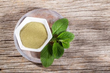 Pronto Alivio masadaki toz ve yapraklar, Lippia Alba