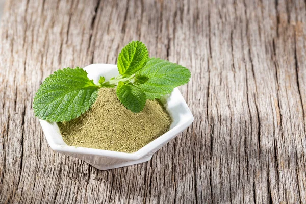 Pronto Alivio masadaki toz ve yapraklar, Lippia Alba