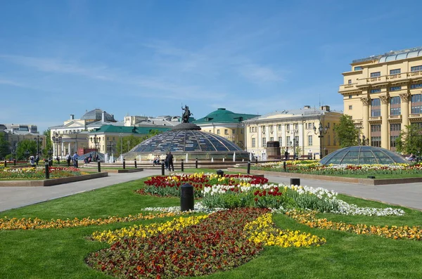 Moscou Rússia Maio 2018 Praça Manege Dia Ensolarado Primavera Fonte — Fotografia de Stock