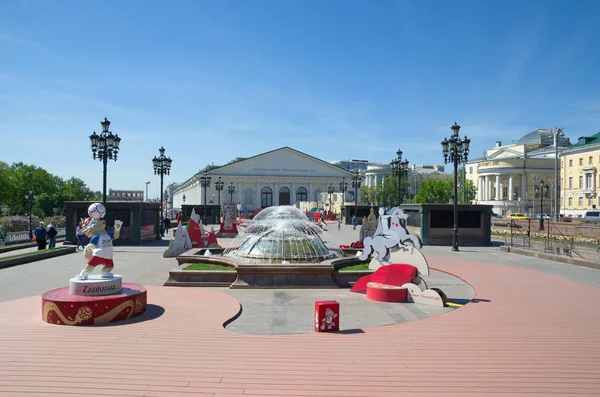 Moscú Rusia Mayo 2018 Instalaciones Plaza Manezhnaya Dedicadas Las Ciudades —  Fotos de Stock