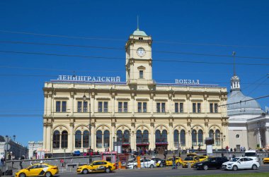 Moskova, Rusya - 28 Mayıs 2018: Bolshaya Tren İstasyonu Komsomolskaya kare üzerinde. Bir dokuz tren istasyonları ve Moskova'nın eski Tren İstasyonu